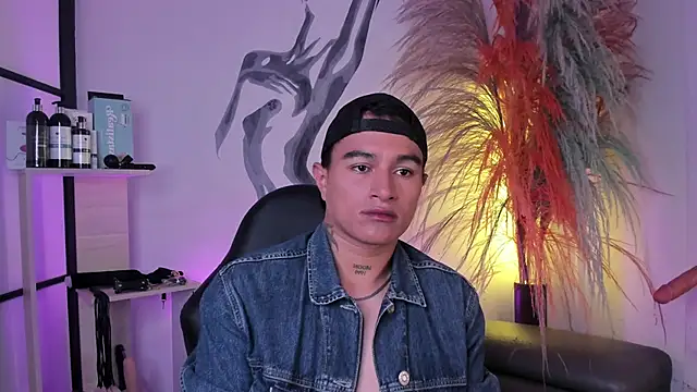 Snapshot of LiamDeep chatting on 11-02-25, 09:50 LiamDeep online show from 11-02-25, 09:50