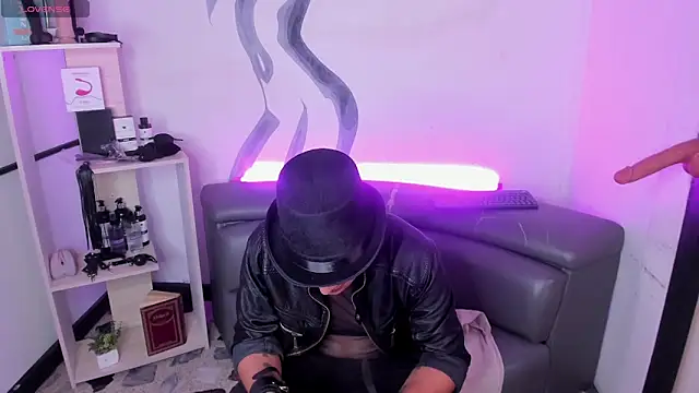 Snapshot of LiamDeep chatting on 11-05-25, 08:31 LiamDeep online show from 11-05-25, 08:31