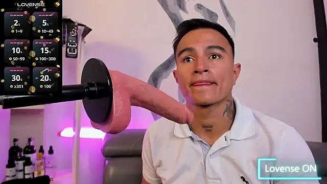 Snapshot of LiamDeep chatting on 11-17-25, 08:03 LiamDeep online show from 11-17-25, 08:03