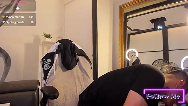 Snapshot of LiamDeep chatting on 11-30-25, 03:49 LiamDeep online show from 11-30-25, 03:49