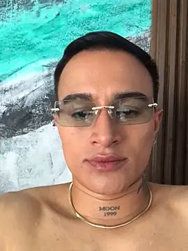 Snapshot of LiamDeep chatting on 12-15-25, 07:18 LiamDeep online show from 12-15-25, 07:18