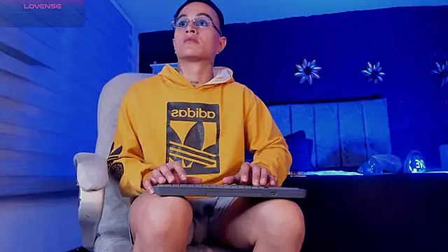 LiamDeep online show from 04-19-26, 03:55