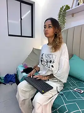 Snapshot of SunshineLizzy chatting on 11-11-25, 11:21 SunshineLizzy online show from 11-11-25, 11:21