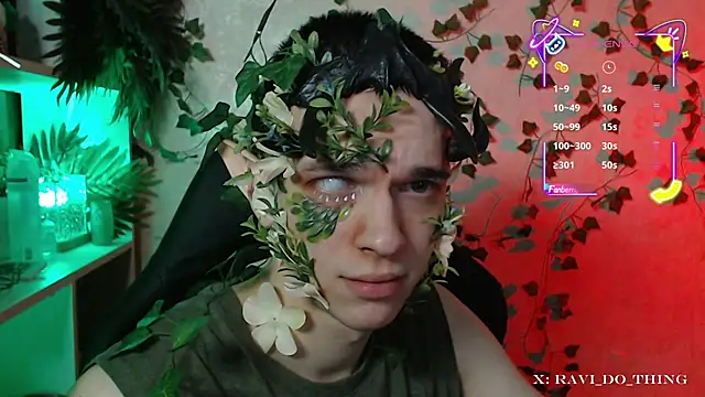 Snapshot of frozen_boy chatting on 09-19-25, 04:07 frozen boy online show from 09-19-25, 04:07