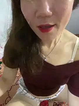 Snapshot of Pyy07 chatting on 11-10-25, 12:37 Pyy07 online show from 11-10-25, 12:37