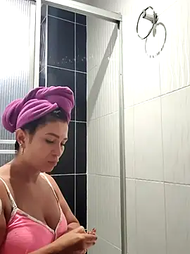 Snapshot of mia_mancinii chatting on 05-01-26, 10:36 mia mancinii online show from 05-01-26, 10:36