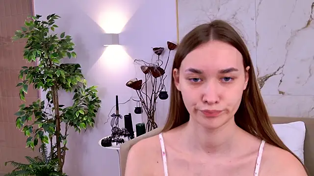 AmadaReine online show from 10-26-25, 04:13