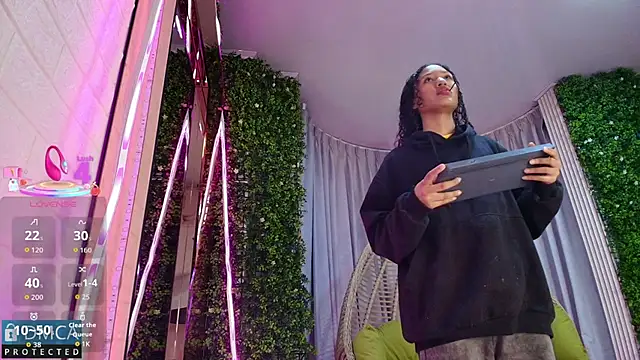 Kiara Zahiri   online show from 09-17-25, 10:39