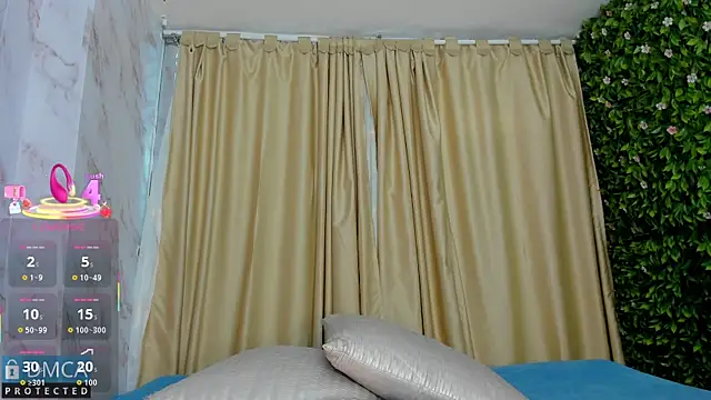 Kiara Zahiri   online show from 09-25-25, 11:14