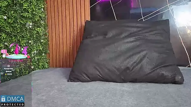 Kiara Zahiri   online show from 10-31-25, 11:11