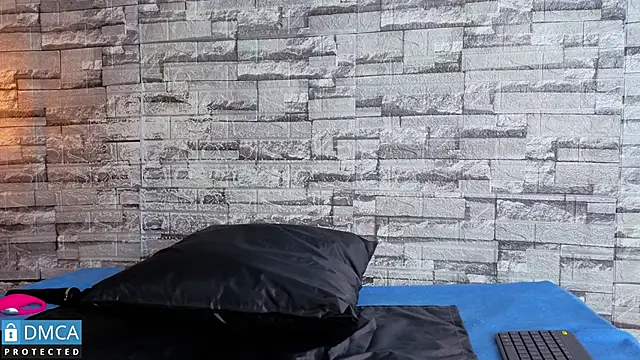 Kiara Zahiri   online show from 11-20-25, 11:10