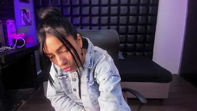 ashlyy sweet  online show from 04-18-26, 07:07