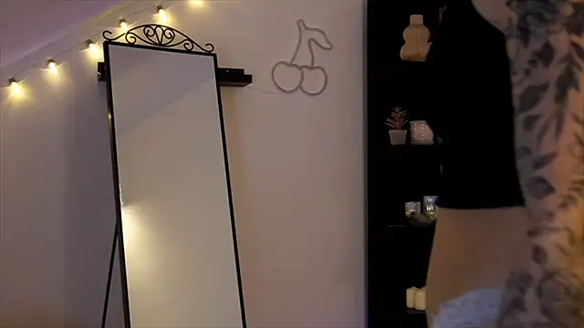 Naomii20   online show from 10-31-25, 02:18