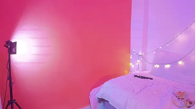 Snapshot of victoria_rossett chatting on 10-28-25, 10:01 victoria rossett online show from 10-28-25, 10:01