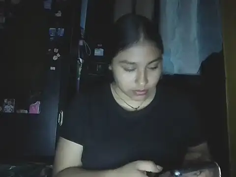 Snapshot of zairabreze chatting on 06-21-26, 03:53 zairabreze online show from 06-21-26, 03:53