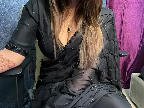 Snapshot of YoursSuku chatting on 10-15-25, 09:04 YoursSuku online show from 10-15-25, 09:04