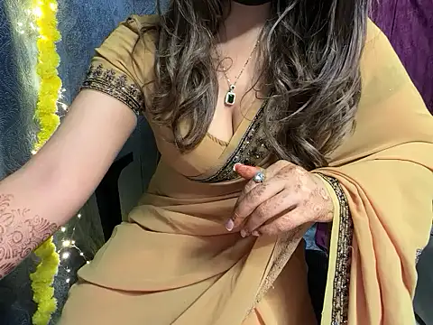 Snapshot of YoursSuku chatting on 10-21-25, 06:19 YoursSuku online show from 10-21-25, 06:19