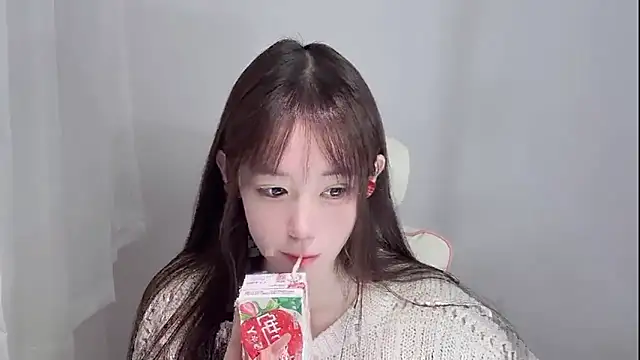 Xiao-runbao online show from 10-19-25, 01:45