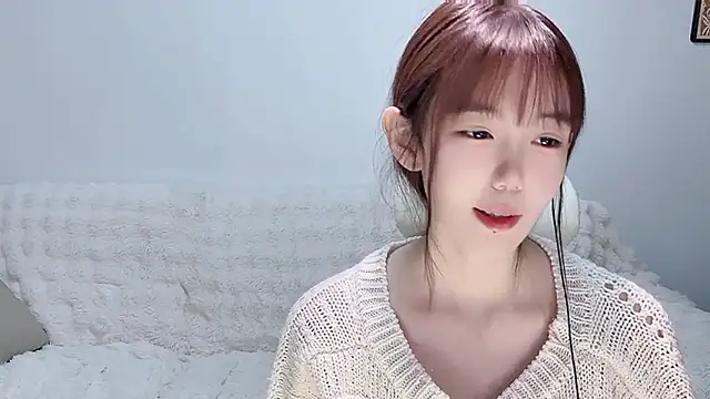 Xiao-runbao online show from 12-04-25, 05:10