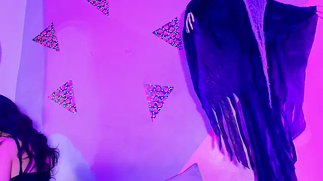 Laura and Kevin online show from 10-27-25, 01:37