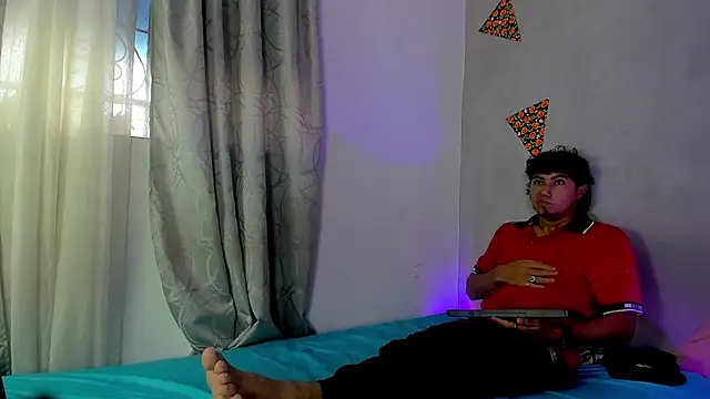 Laura and Kevin online show from 11-22-25, 01:43