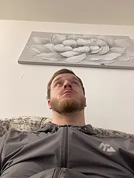 Girthyone20 online show from 10-20-25, 06:58