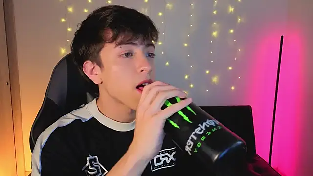 onlinenico online show from 12-04-25, 08:06