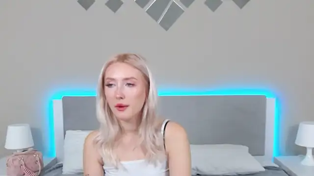 MarianeSun online show from 09-17-25, 04:03