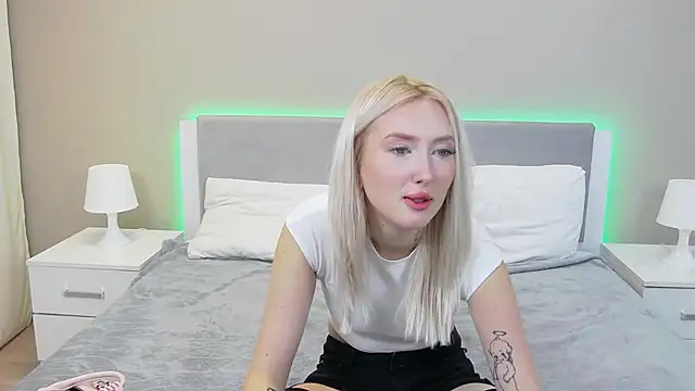 MarianeSun online show from 09-25-25, 04:05