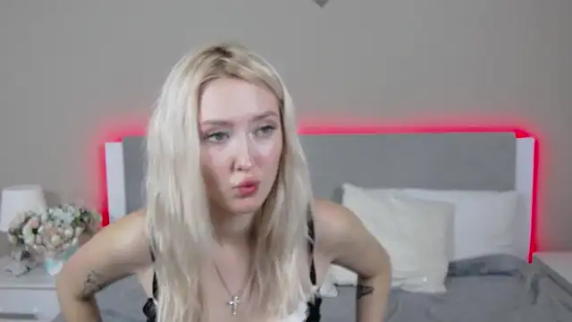 MarianeSun online show from 10-07-25, 04:09