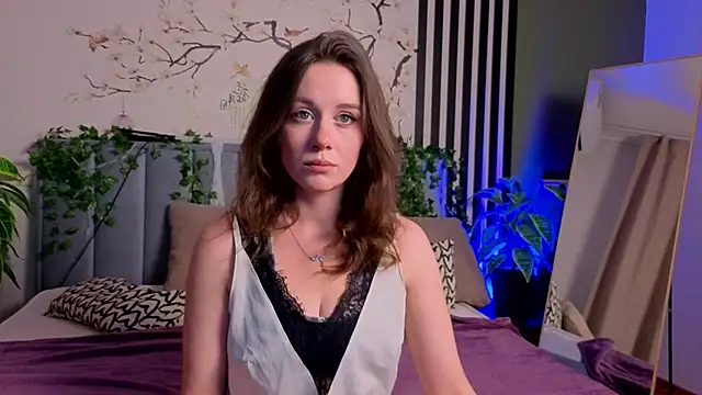 Snapshot of SkyHelen chatting on 11-07-25, 04:34 SkyHelen online show from 11-07-25, 04:34