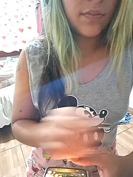 Snapshot of euahotmarii20 chatting on 03-04-26, 04:40 euahotmarii20 online show from 03-04-26, 04:40