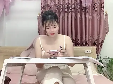 Snapshot of Pony898 chatting on 11-13-25, 04:17 Pony898 online show from 11-13-25, 04:17