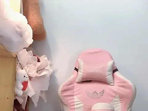 Snapshot of Pony898 chatting on 12-16-25, 06:02 Pony898 online show from 12-16-25, 06:02