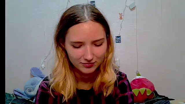  kikiclark   online show from 10-04-25, 09:02