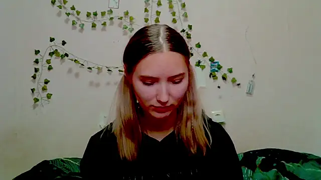  kikiclark   online show from 11-22-25, 05:45