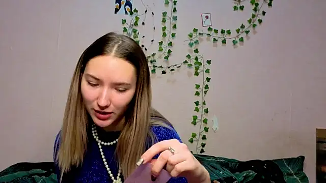  kikiclark   online show from 12-15-25, 08:24