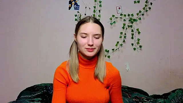  kikiclark   online show from 12-19-25, 08:49