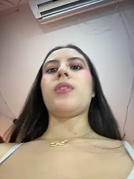 Snapshot of Juanita-Diaz chatting on 05-21-26, 08:38 Juanita-Diaz online show from 05-21-26, 08:38