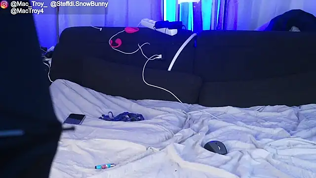 Steffi Snowbunny online show from 10-25-25, 07:19