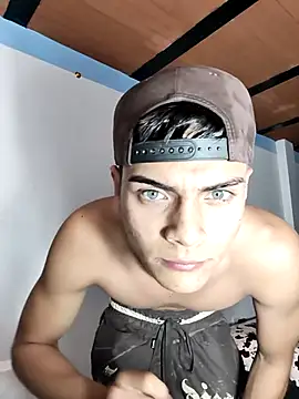 Snapshot of Zeusmagnos chatting on 10-31-25, 02:01 Zeusmagnos online show from 10-31-25, 02:01