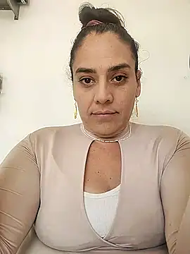 Snapshot of denissebombon chatting on 02-11-26, 07:41 denissebombon online show from 02-11-26, 07:41