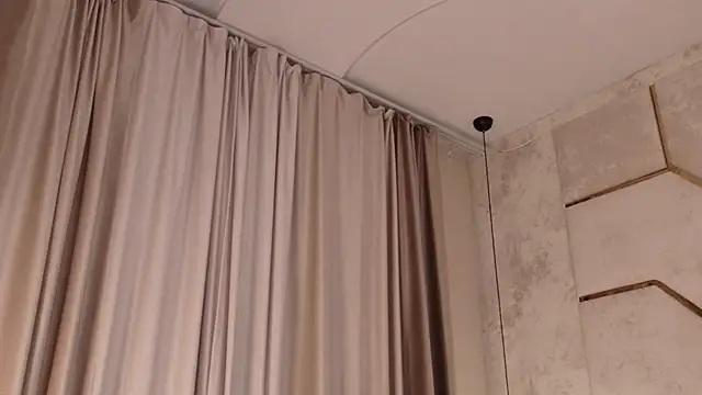 Snapshot of Olivia_Mourr chatting on 10-11-25, 06:39 Olivia Mourr online show from 10-11-25, 06:39