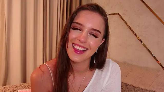 Snapshot of Olivia_Mourr chatting on 11-21-25, 05:00 Olivia Mourr online show from 11-21-25, 05:00