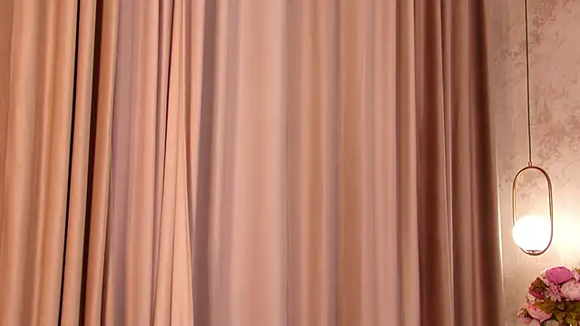 Snapshot of Olivia_Mourr chatting on 11-28-25, 05:04 Olivia Mourr online show from 11-28-25, 05:04