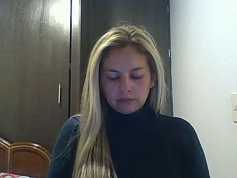 Snapshot of Valery__Rouse_ chatting on 09-19-25, 03:52 Valery Rouse online show from 09-19-25, 03:52