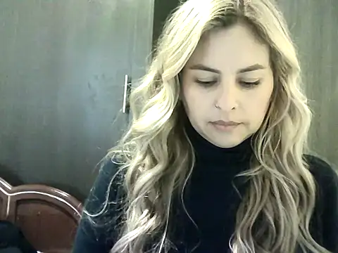 Snapshot of Valery__Rouse_ chatting on 10-01-25, 08:15 Valery Rouse online show from 10-01-25, 08:15