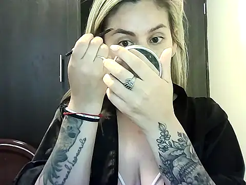 Snapshot of Valery__Rouse_ chatting on 10-14-25, 01:56 Valery Rouse online show from 10-14-25, 01:56