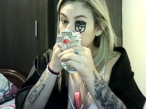 Snapshot of Valery__Rouse_ chatting on 10-15-25, 02:55 Valery Rouse online show from 10-15-25, 02:55