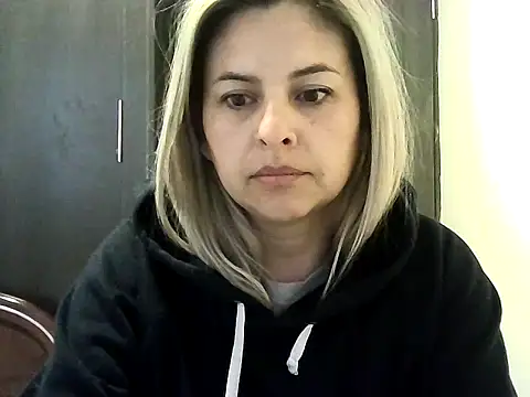Snapshot of Valery__Rouse_ chatting on 10-19-25, 02:18 Valery Rouse online show from 10-19-25, 02:18